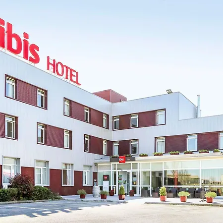 Ibis Hotell *