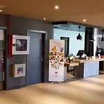 宜必思伊伦酒店 *
